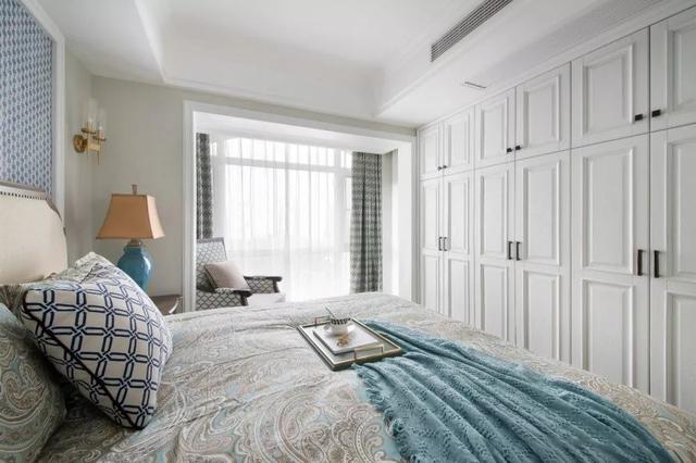 『』内飘窗占卧室面积,业主请师傅一锤砸掉,楼下邻居吓到要搬家!