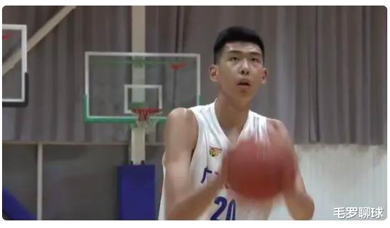 广东男篮|18+14+6盖帽！中国篮球17岁天才爆发，身高2米2直追姚明不输阿联