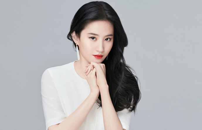 「刘亦菲」刘亦菲官宣新代言，运动后流汗导致脱妆，32岁颜值真的太真实