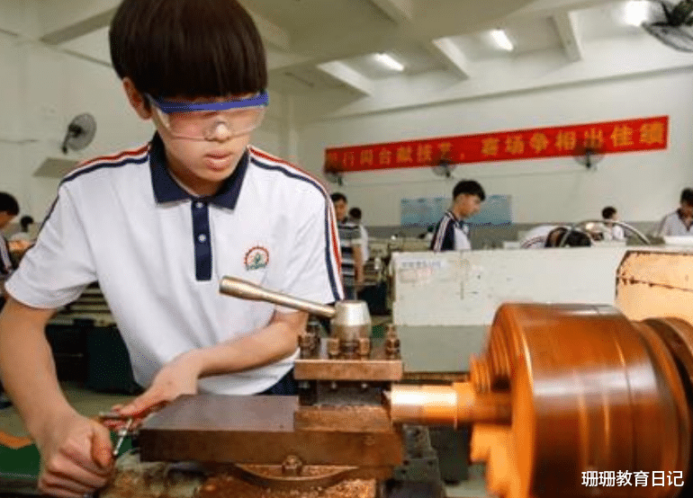 大学|大学专业选不好，毕业工作找不到，女生如何报考专业？