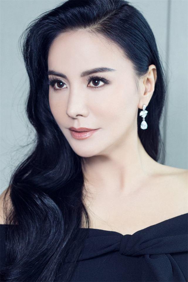 田丽|“小昭”田丽二度离婚后退圈卖房隐居，53岁在海边当管理员捡垃圾