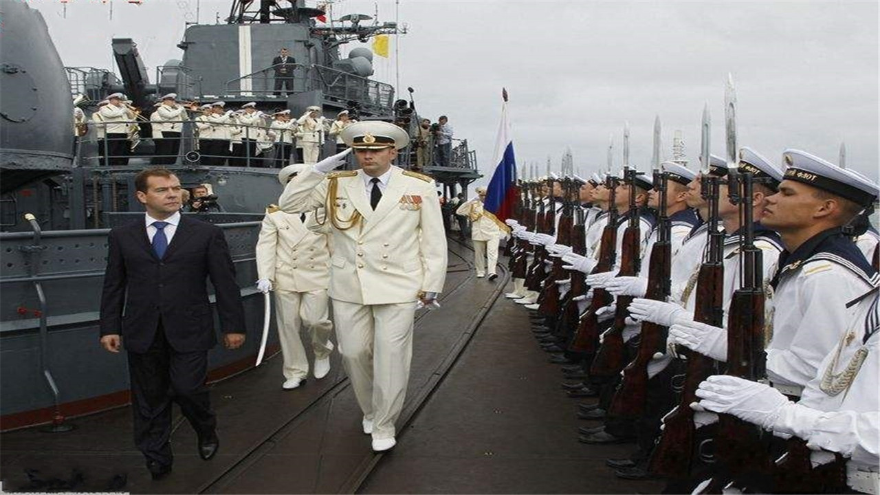 #中美#中美俄海军大比拼，美37万人，俄15万人，中国数据一出让人惊喜