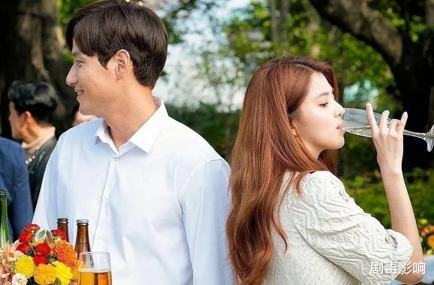 [金喜爱]金喜爱之后《夫妻的世界》再曝丑闻，未成年小演员疑似抽烟酗酒？