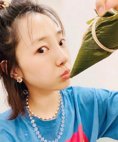 「白百何」白百何放飞自我了，中年换“鸡窝头”好油腻，和当年没法比