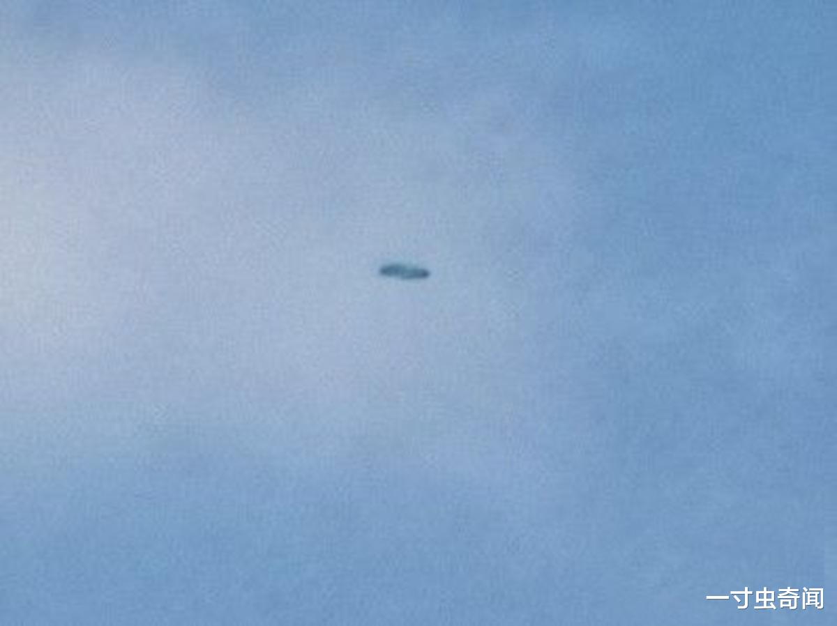 UFO|郎朗遇到过UFO,有网友拍下清晰照片,是一种吗?像倒着的“6”字