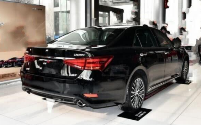 「丰田皇冠」继锐志后,丰田又一好车倒下!曾50万提车得排队,现23万卖不动