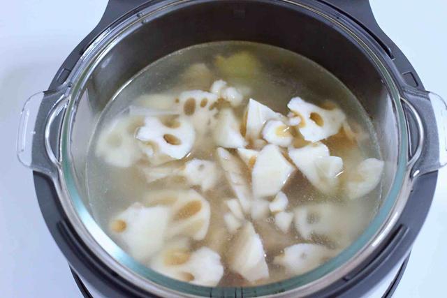 莲藕|莲藕和它是绝配，隔三差五喝，养肝除湿，强身健体，腰腿不酸了