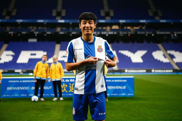 武磊@武磊再进球，董方卓却突然火了，一句话让球迷心酸不已