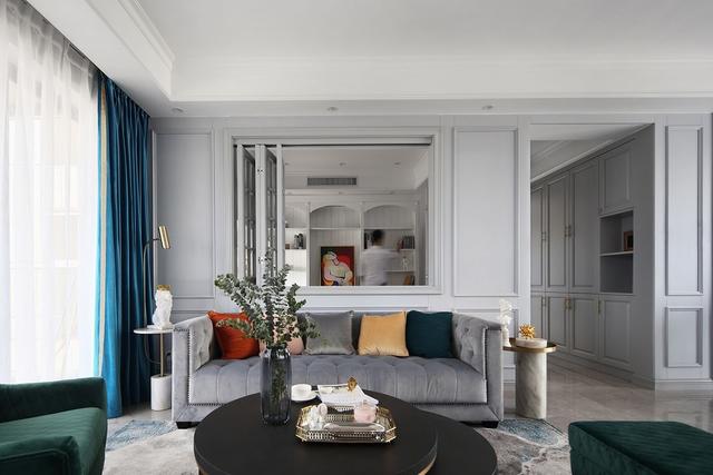 「」客厅沙发后面开个窗，反而变得通透又高级，轻奢风装修太漂亮了