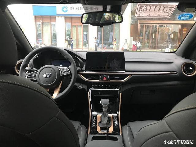 起亚K3：全新起亚K3，标配无级变速，售价仅10万起，性价比很高！