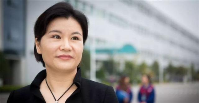 周群|先嫁给老板，后嫁给司机，她靠“一块玻璃”赚了427亿成首富