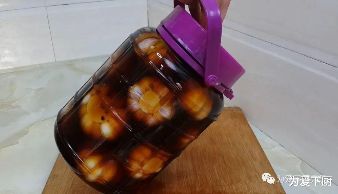 []糖醋蒜这做法才正宗，掌握配方比例，一次做四斤，吃半年也不怕坏