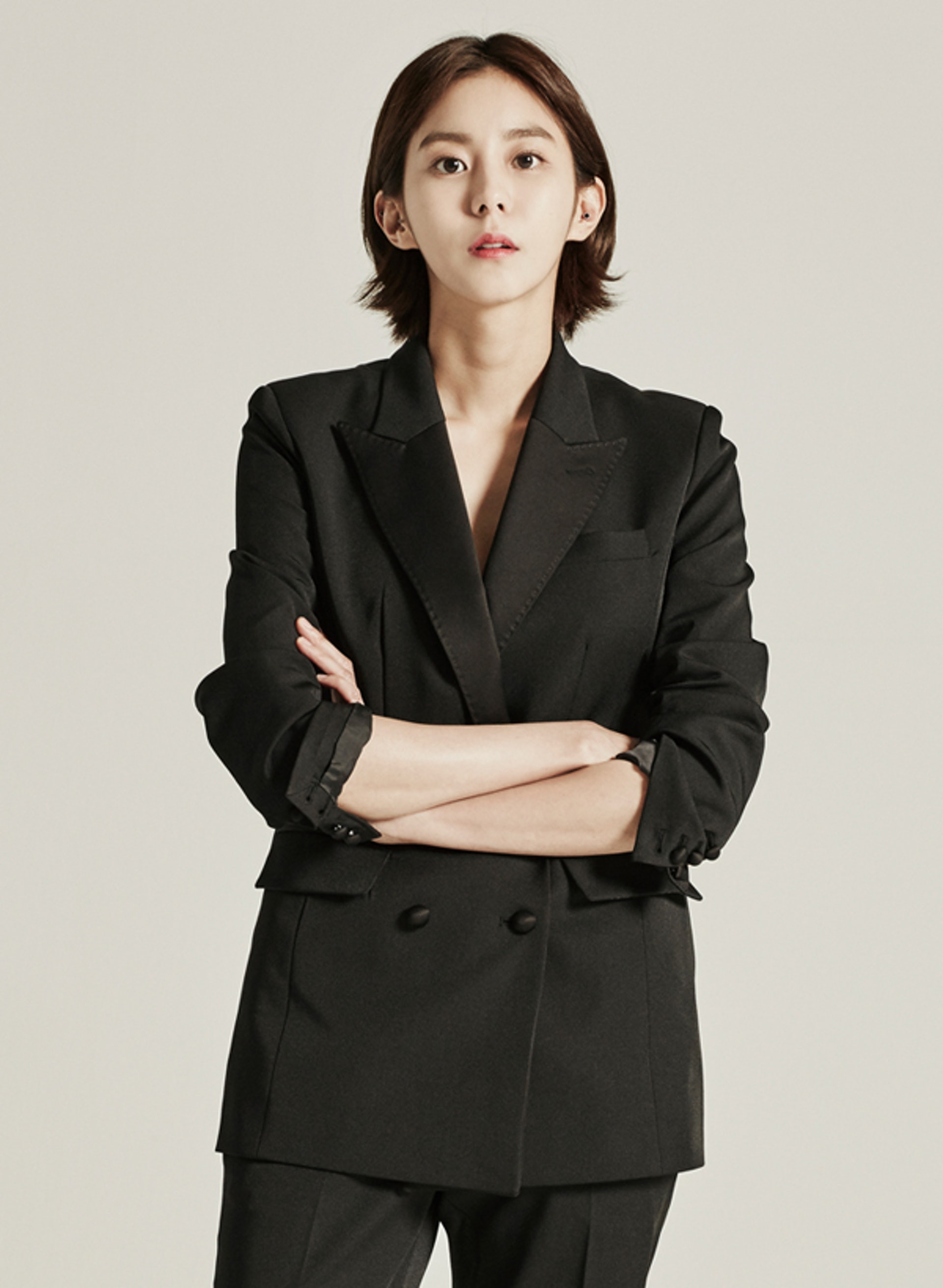 「金宥真」韩国女团成员因微胖被网友攻击，后来拼命减肥变成女神