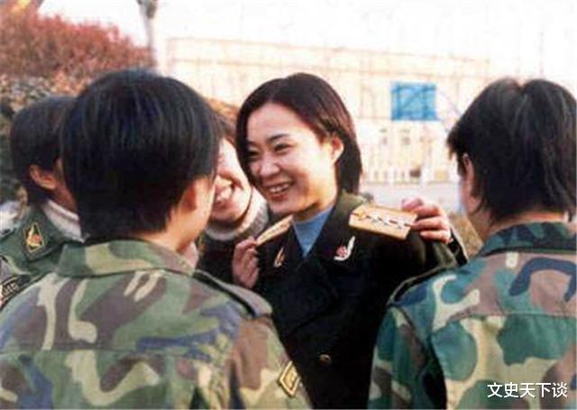 文史天下谈|中国女特警雷敏：57秒徒手爬五层楼，如今是大校警衔，却嫁给保安