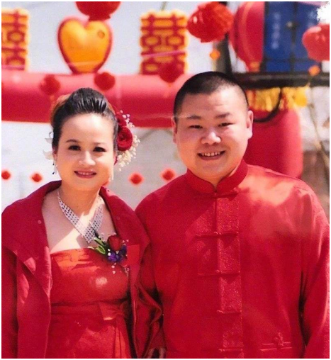 『岳云鹏』岳云鹏晒照为老婆庆生，身为福布斯富豪的阔太，形象早就不重要了