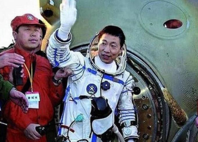 杨利伟|杨利伟在太空听到的敲窗声是什么？真相揭开后，庆幸回来得早