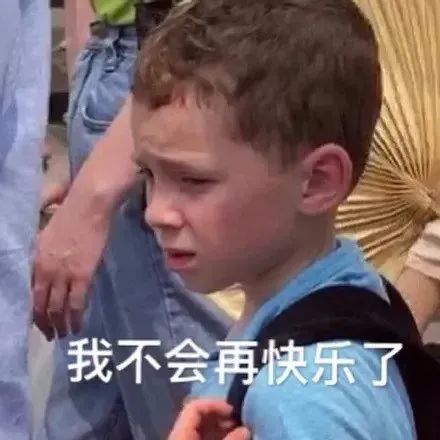 何鸿燊|男女裹床单躺斑马线拍婚纱照：迷惑行为大赏 | 沸话