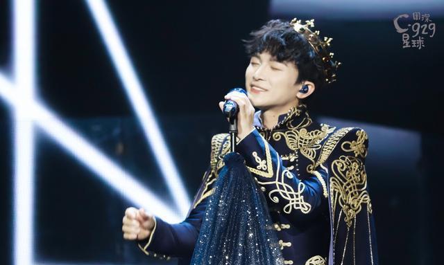 薛之谦■华语男歌手热度榜，肖战未进前十，薛之谦第四，榜首无人能敌