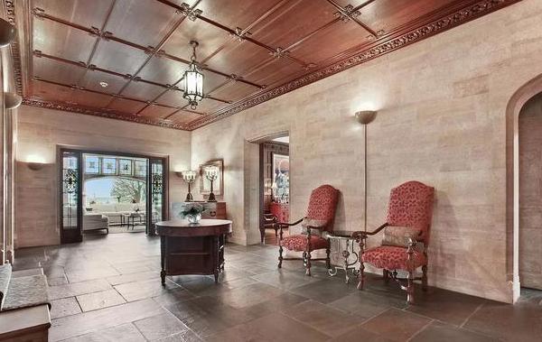 『』参观郭台铭住的豪宅，光占地就好几亩了，内部装修富丽堂皇