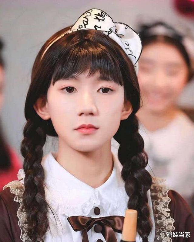 女装@16岁高中生沉迷“男扮女装”，因高颜值而走红，连女生也自愧不如