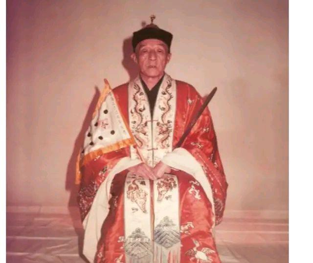 蒋介石|蒋介石去台湾时，强制带去三个人，他说：这是国之重宝，不去不行