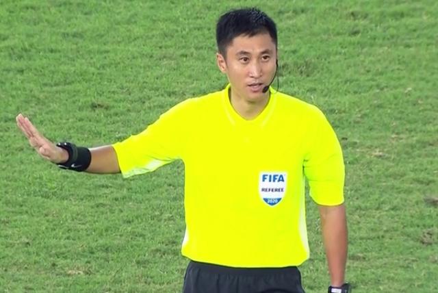 梅西|中超名哨遭重罚:足协终于出手,老牌球队忍无可忍