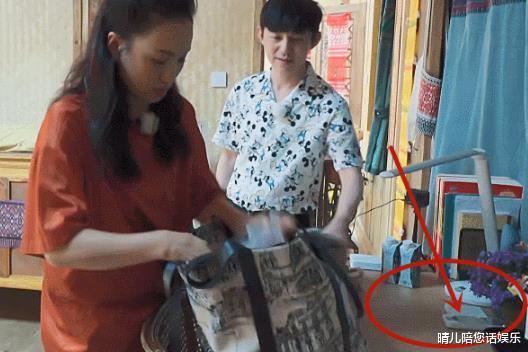『张子枫』向往：张子枫到底有多受宠？别的房间全是落地扇，唯独她与众不同