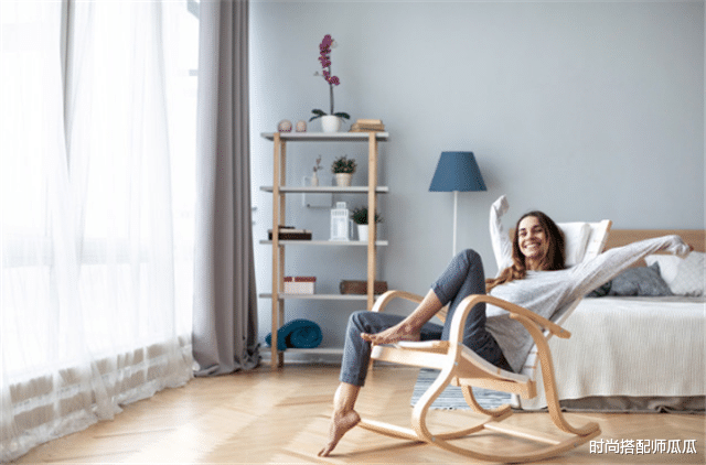 温碧霞|?“奶奶辈”温碧霞亮相，穿抹胸裙美得很高级，才明白会保养太重要