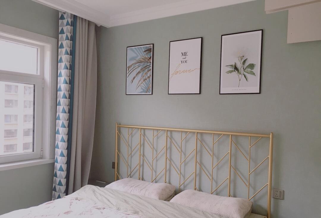 ##她家自己设计，石膏线条做背景墙，家具来源网购，完工后很漂亮！