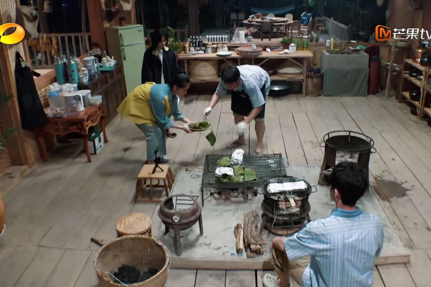 『滤镜』《向往的生活4》滤镜到底多重？看这个杯子就知道，人人家里都有可以对比