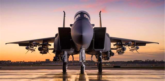 『斯里兰卡』国际大港口遭20国争夺，美直接开价千亿！可投资方却只认可中国！