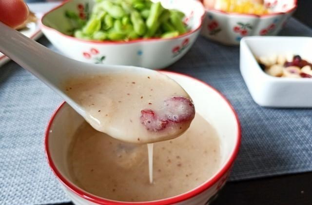 【车厘子】老两口的极简早餐走红，穿旗袍也能轻松搞定，网友：日子过成诗