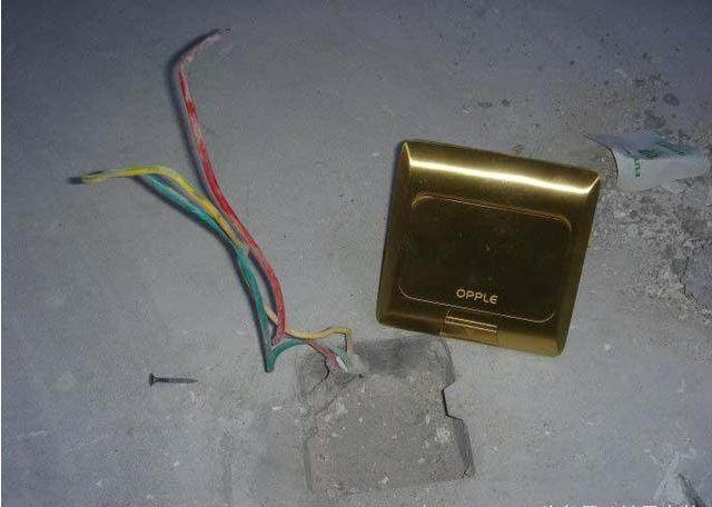 「」新房装修时到底要不要装地插？20年电工老师傅的一句话我肠子都悔青！