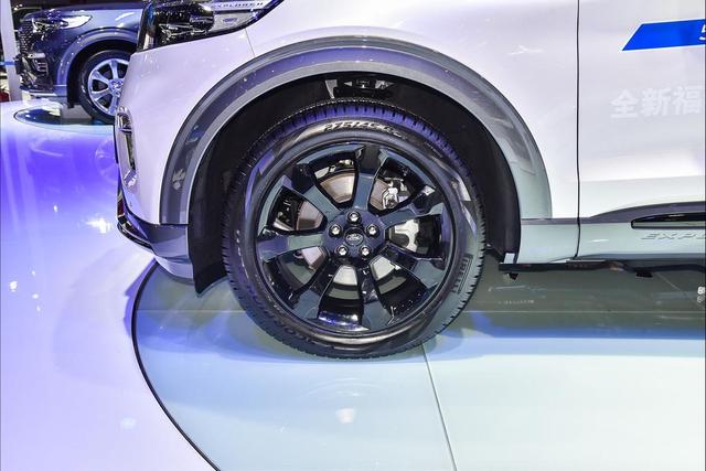 福特探险者|福特SUV“探险者”，276马力+手自一体，大块头一个！