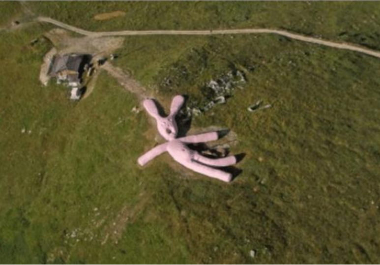 『兔子』还记得被卫星拍到的巨兔吗? 它依然在那, 可样子却面目全非