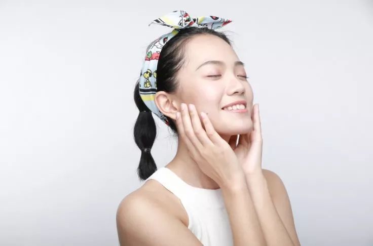 「毛戈平」初抗老可以用什么精华液 好用的补水精华液推荐