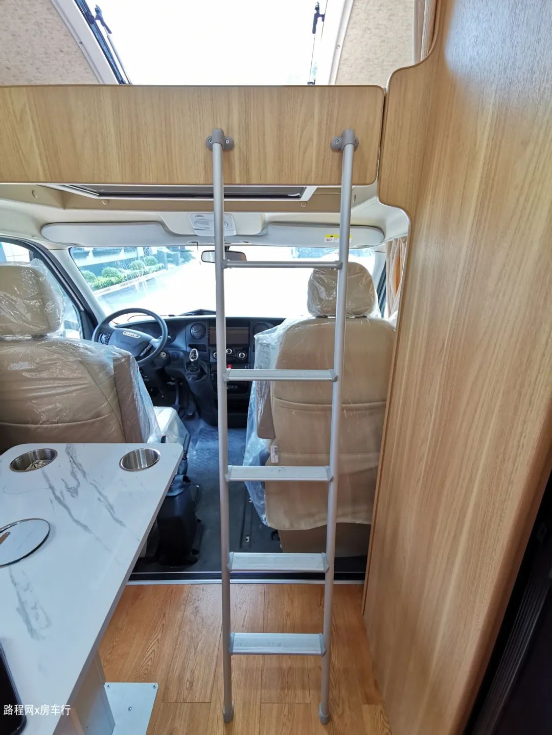 『荣威RX5』依维柯房车只要36.8万？还加赠600AH锂电和户外厨房？