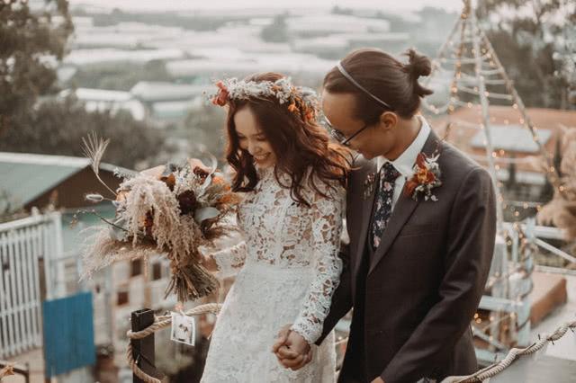 『大叻』女子与男友的婚礼从筹备到举行仅用24小时，网友却称是梦中婚礼