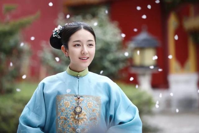 李兰迪|李兰迪开始走“女团”路线？瘦身后美过“初恋”，穿衣偏爱清新范