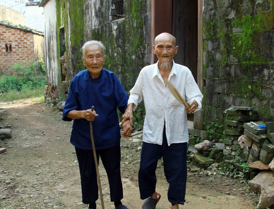 医生|癌症晚期，医生预言活不过40岁，如今成了全村的“长寿老人”