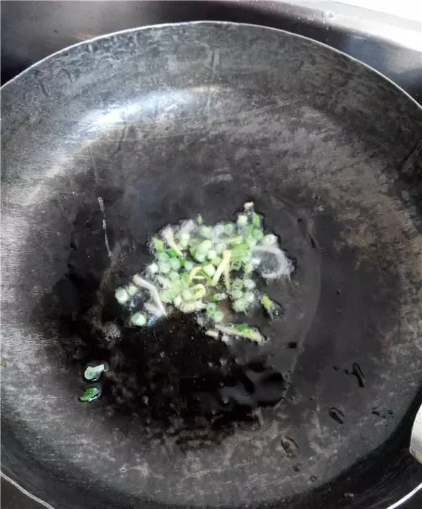 【牛肉汤】春天遇这菜，我从不还价，钙是牛奶6倍，一买就是三四斤