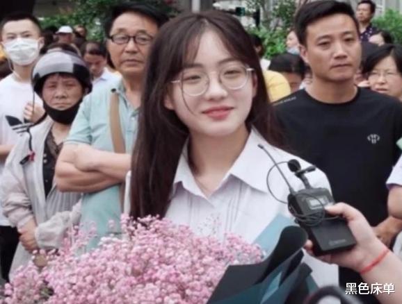 小姐姐|提前20分钟出考场，扬言“题太简单”的林欢，究竟考了多少分？