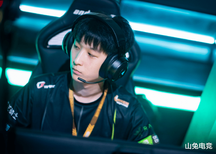 4am战队|绝地求生：4AM最后一把“浪输”将痛失冠军？这次决策真错了吗？