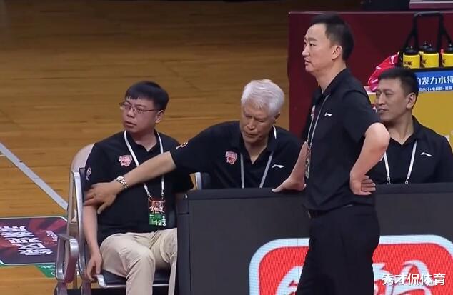 浙江男篮|中国篮球被你们吹掉了！浙江总经理炮轰裁判，其实他以前也是裁判