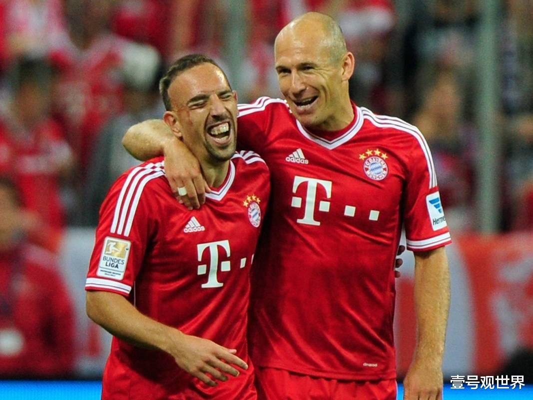 萨内|这下尴尬了!鲁梅尼格认错人,错以为齐尔克泽是萨内,简直神相似