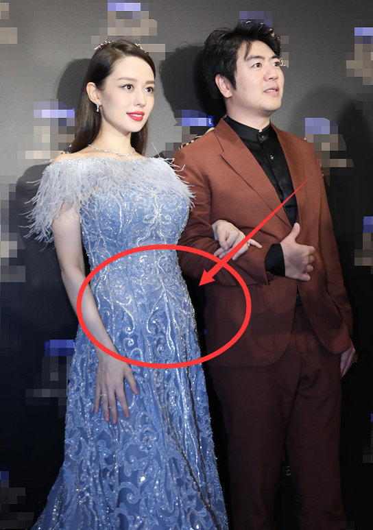 吉娜·爱丽丝|吉娜怀孕6个月坚持穿礼服,谁注意她搭配的鞋?是对孕妇身份最大的尊重!
