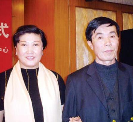 何庆魁|2015年，与高秀敏\共享\何庆魁12年的张艳茹，笑着死在何庆魁怀里