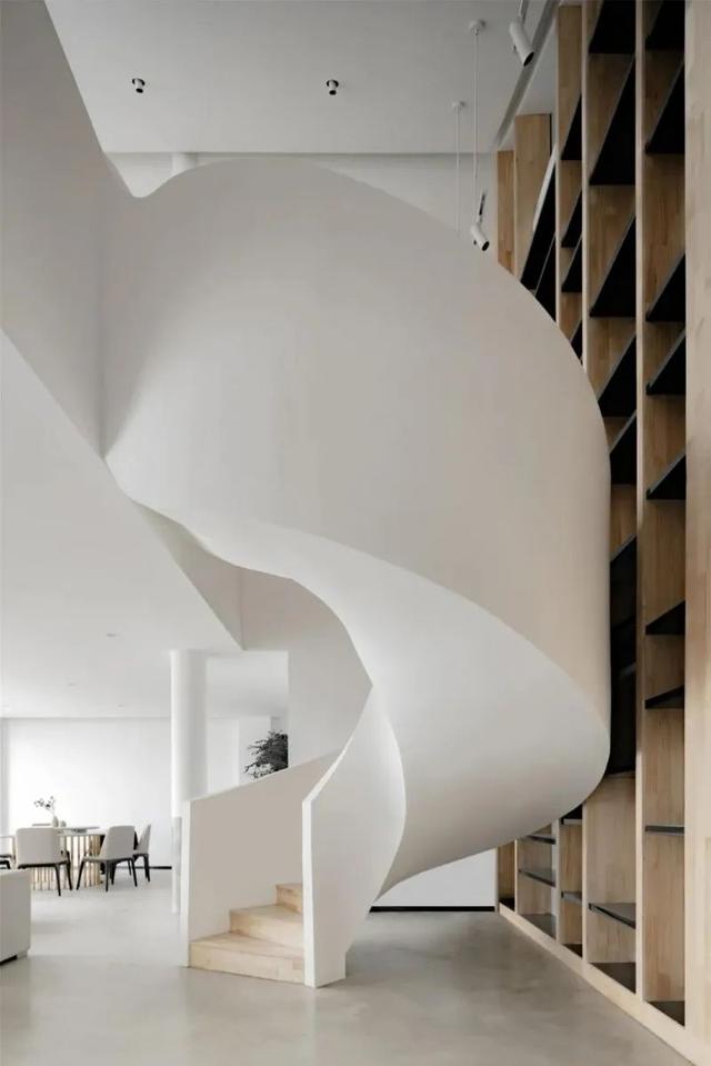 水帘洞：371m2现代极简别墅，舒适文艺的空间，安静惬意舒适