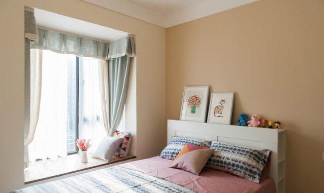 |90平米的温馨小家装修好了，整体色调温馨舒适，入门就被玄关迷住