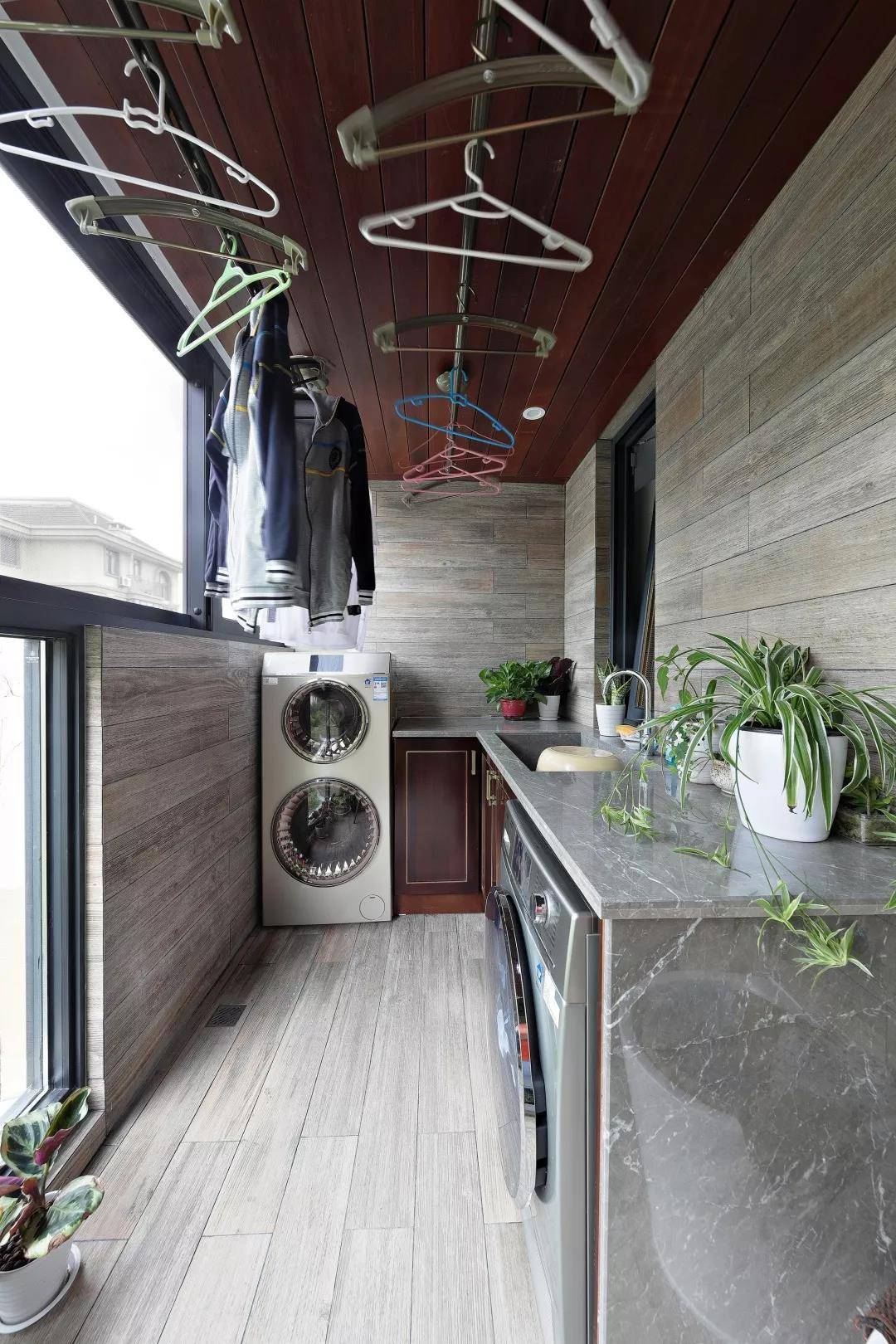 |你家的阳台还在闲置中？聪明的人已经开始计划封阳台设计了